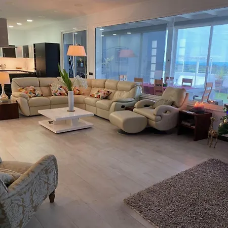 Villa Lillos On The Golf Estate *