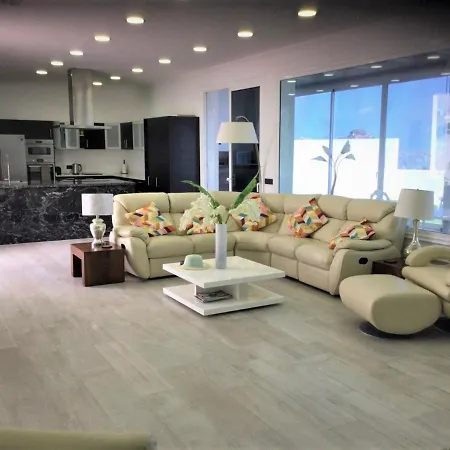 Lillos On The Golf Estate Villa *